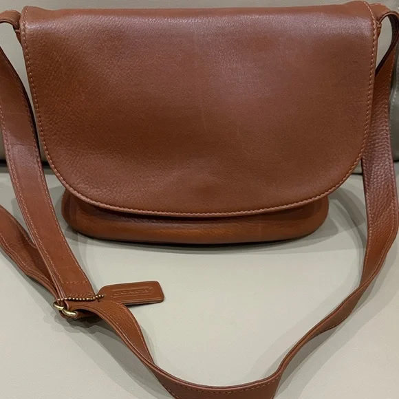 COACH- Elegant Brown Leather Shoulder Bag - Picture 1 of 8